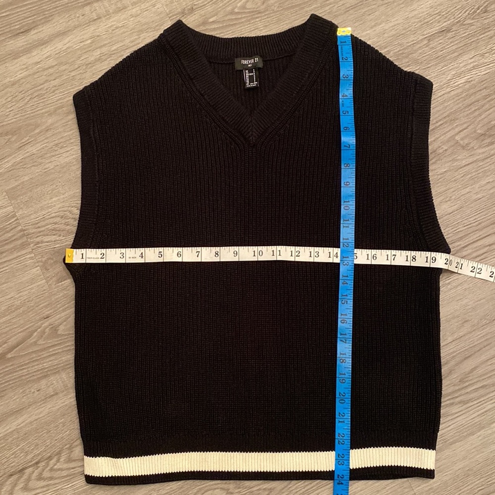 Forever 21 Contrast-Hem Sweater Vest Size S - Picture 7 of 9
